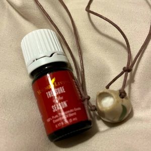 NEW TREASURE OF THE SEASON ESSENTIAL OIL - 5MLwith necklace